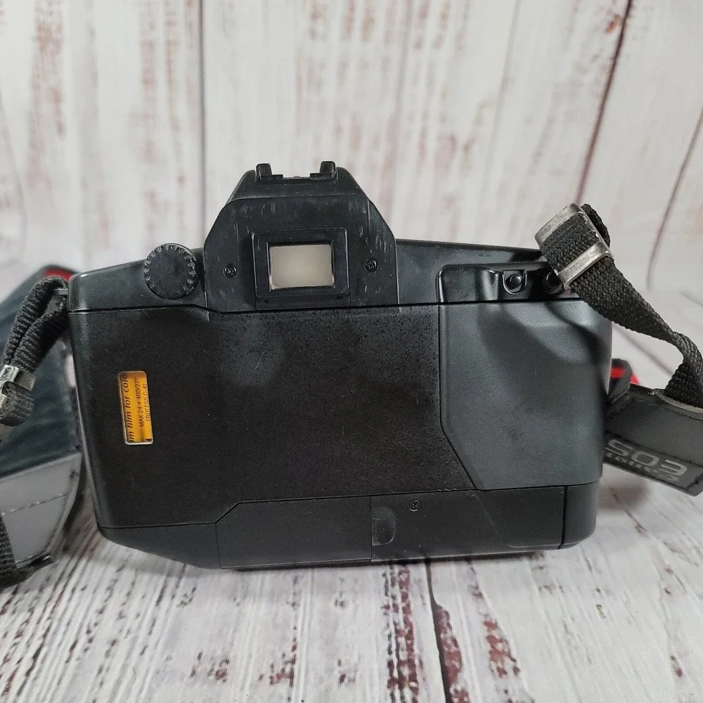 Canon EOS 620 650 SLR 35mm Film Camera with Sigma 28-70mms Flash Bag Accessories